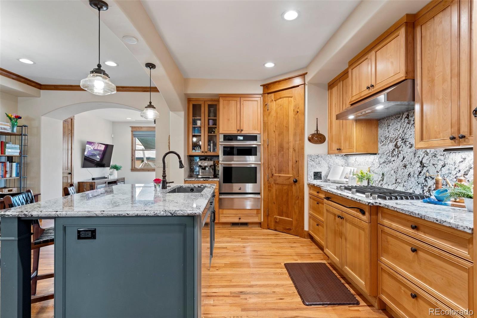 MLS Image #11 for 451 n pearl street,denver, Colorado