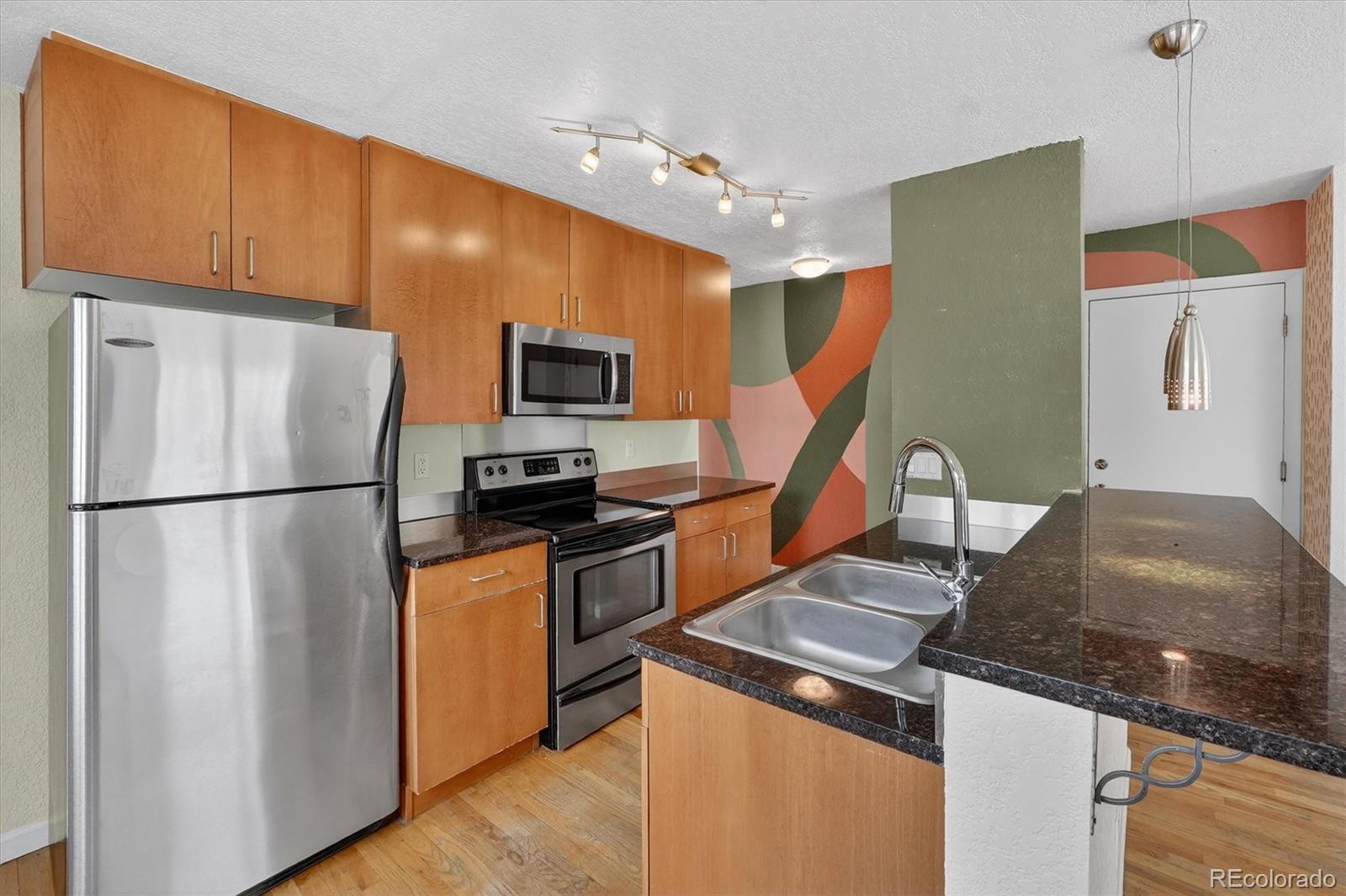 MLS Image #17 for 1336 n logan street 401,denver, Colorado