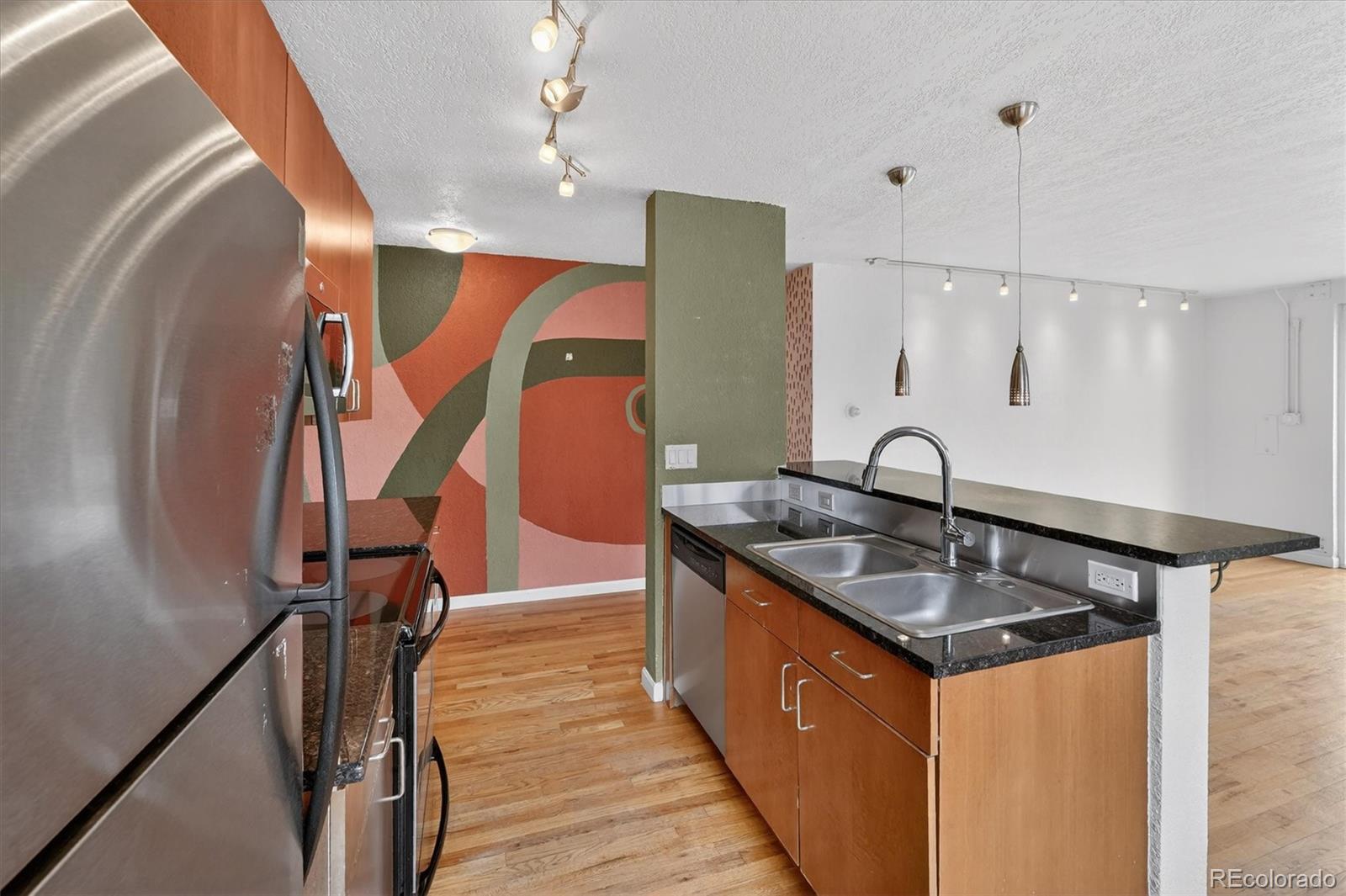MLS Image #18 for 1336 n logan street 401,denver, Colorado