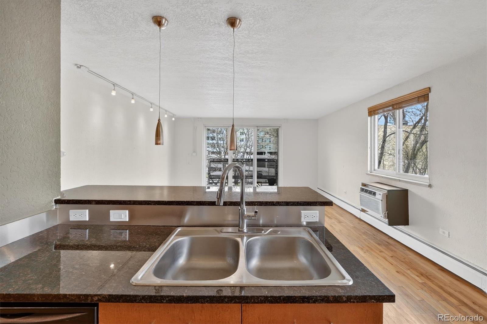 MLS Image #19 for 1336 n logan street 401,denver, Colorado