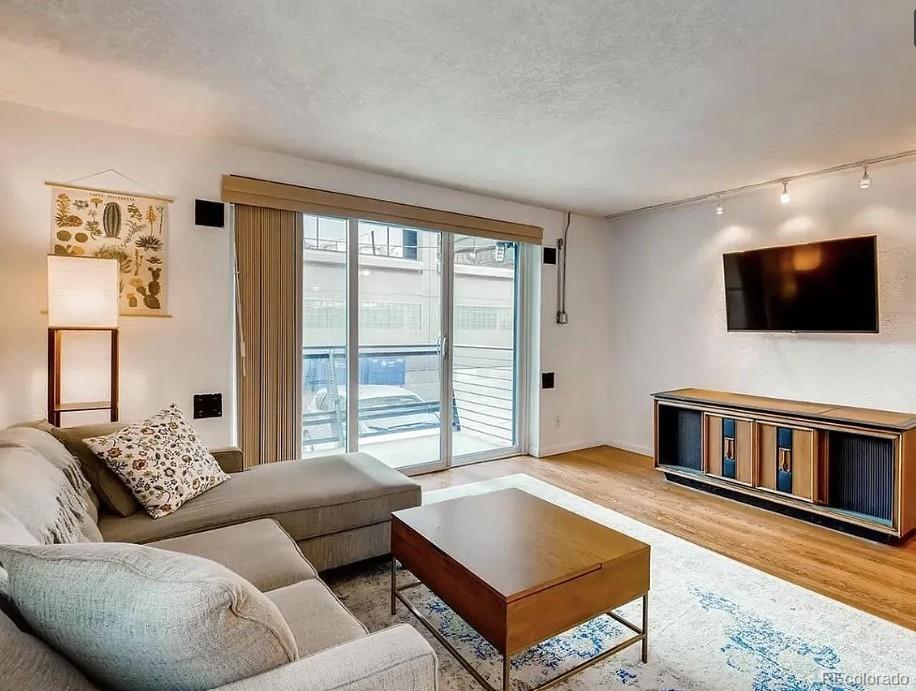 MLS Image #4 for 1336 n logan street 401,denver, Colorado