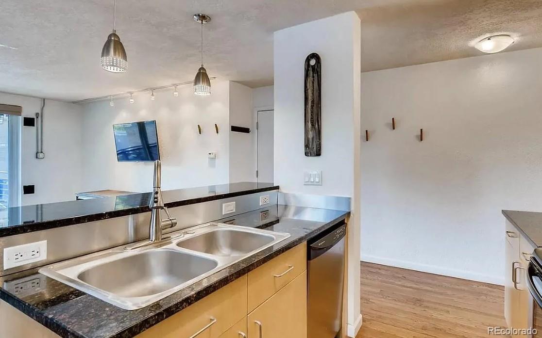 MLS Image #8 for 1336 n logan street 401,denver, Colorado