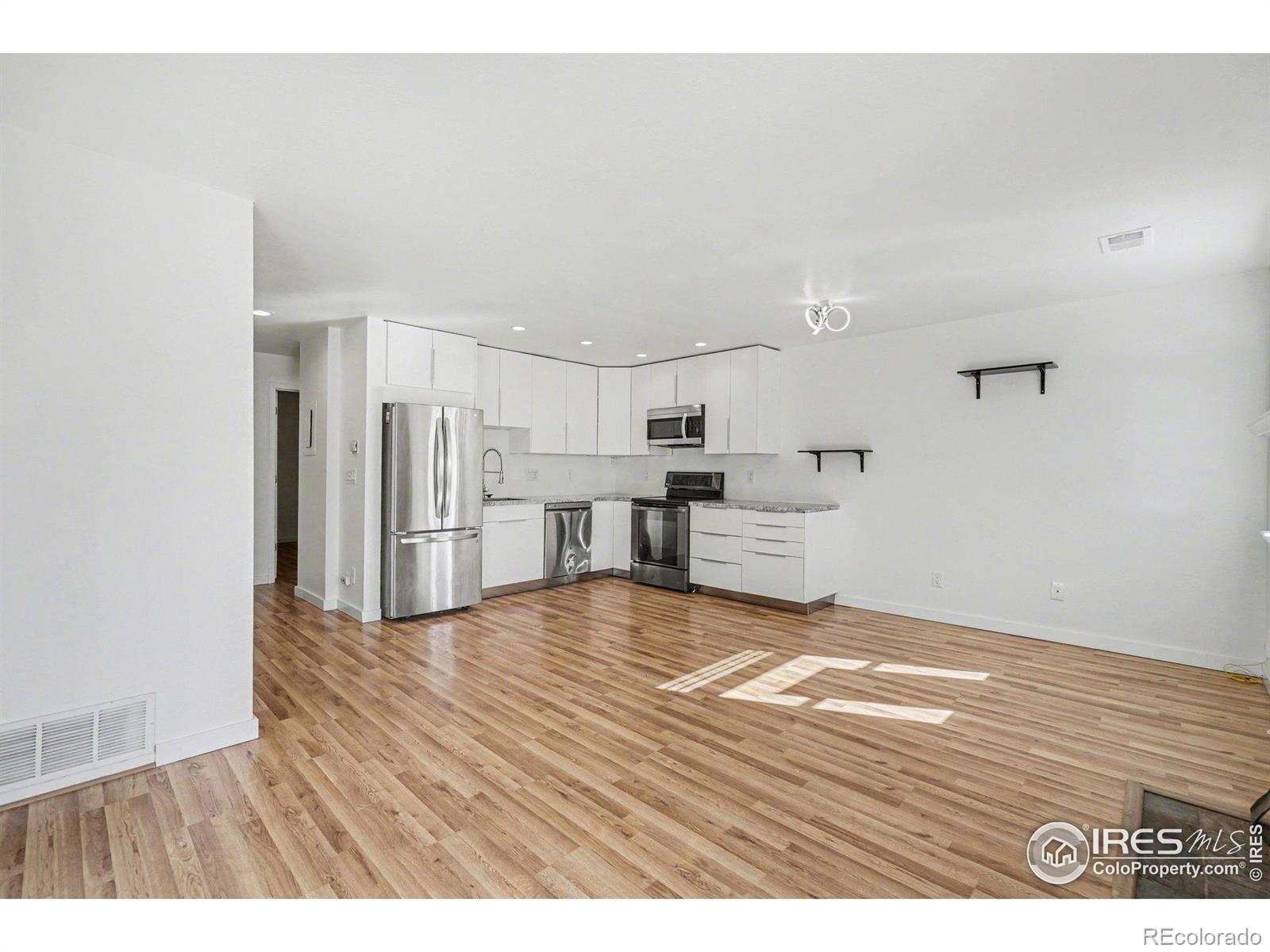 MLS Image #4 for 225 e 8th avenue,longmont, Colorado