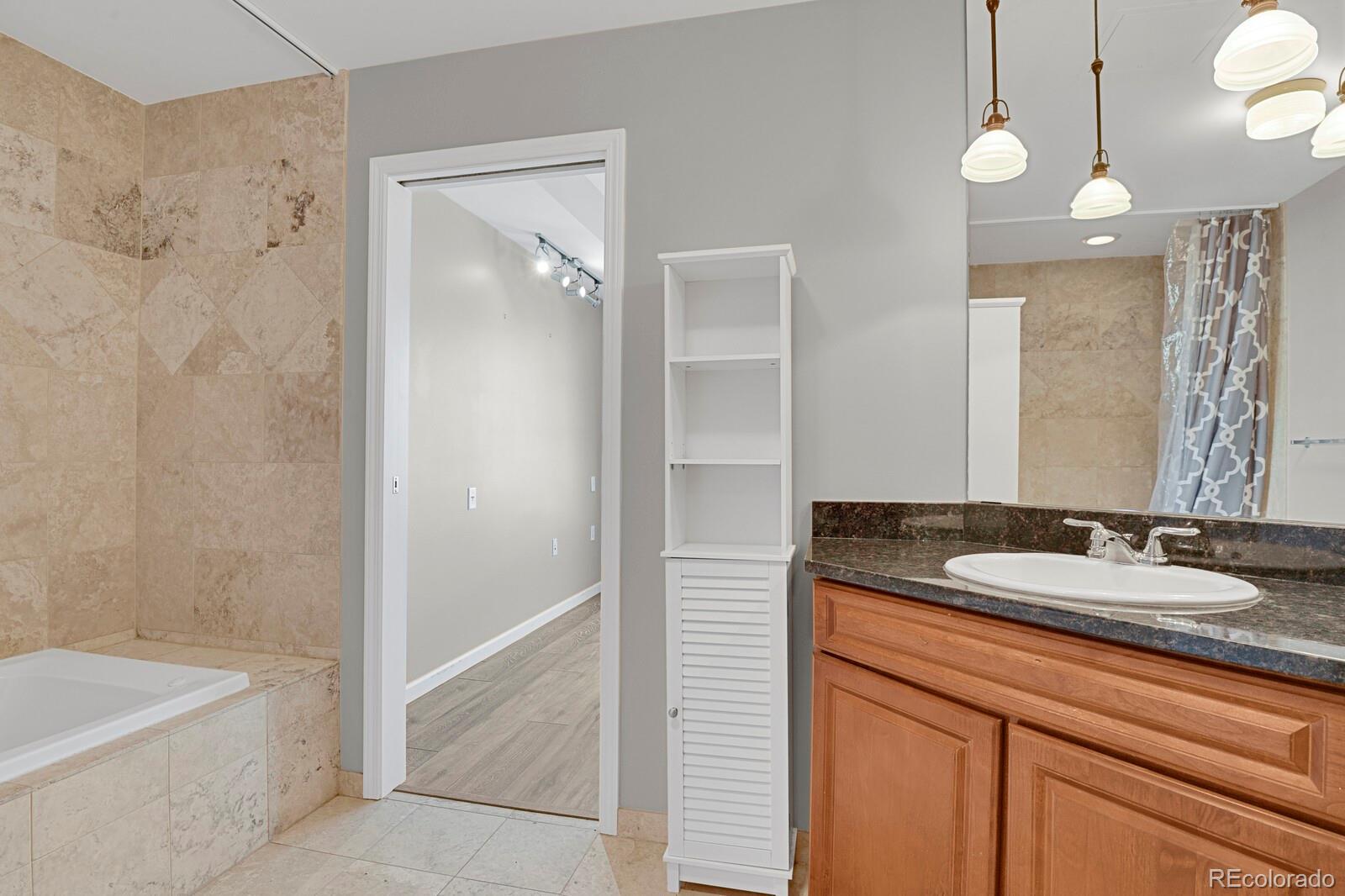 MLS Image #18 for 925 n lincoln street 8g,denver, Colorado