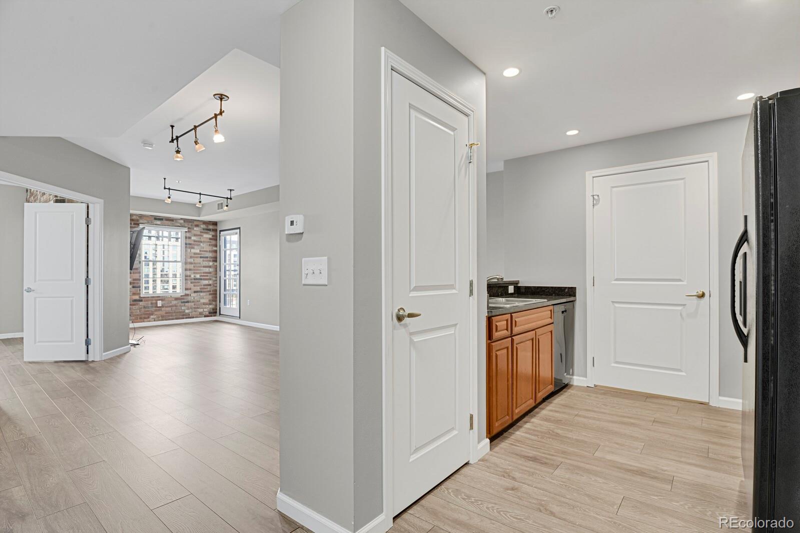 MLS Image #4 for 925 n lincoln street 8g,denver, Colorado