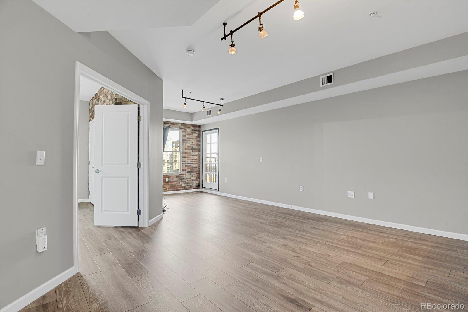 MLS Image #5 for 925 n lincoln street 8g,denver, Colorado