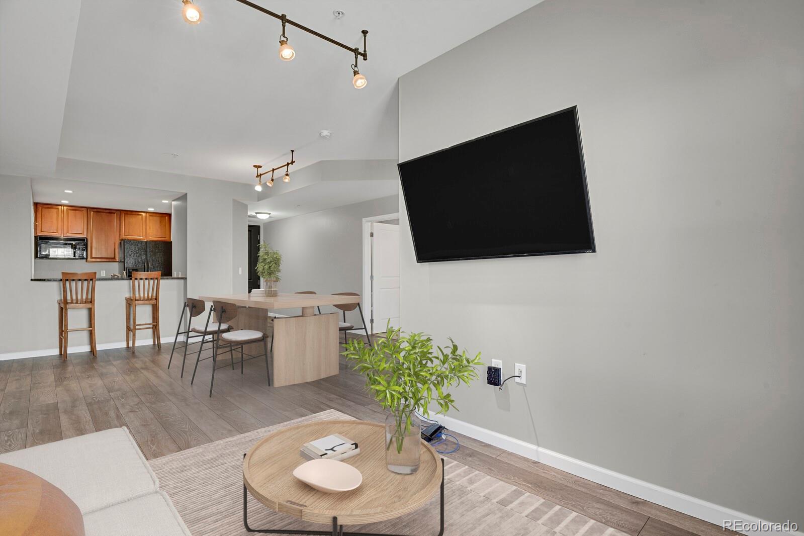 MLS Image #7 for 925 n lincoln street 8g,denver, Colorado