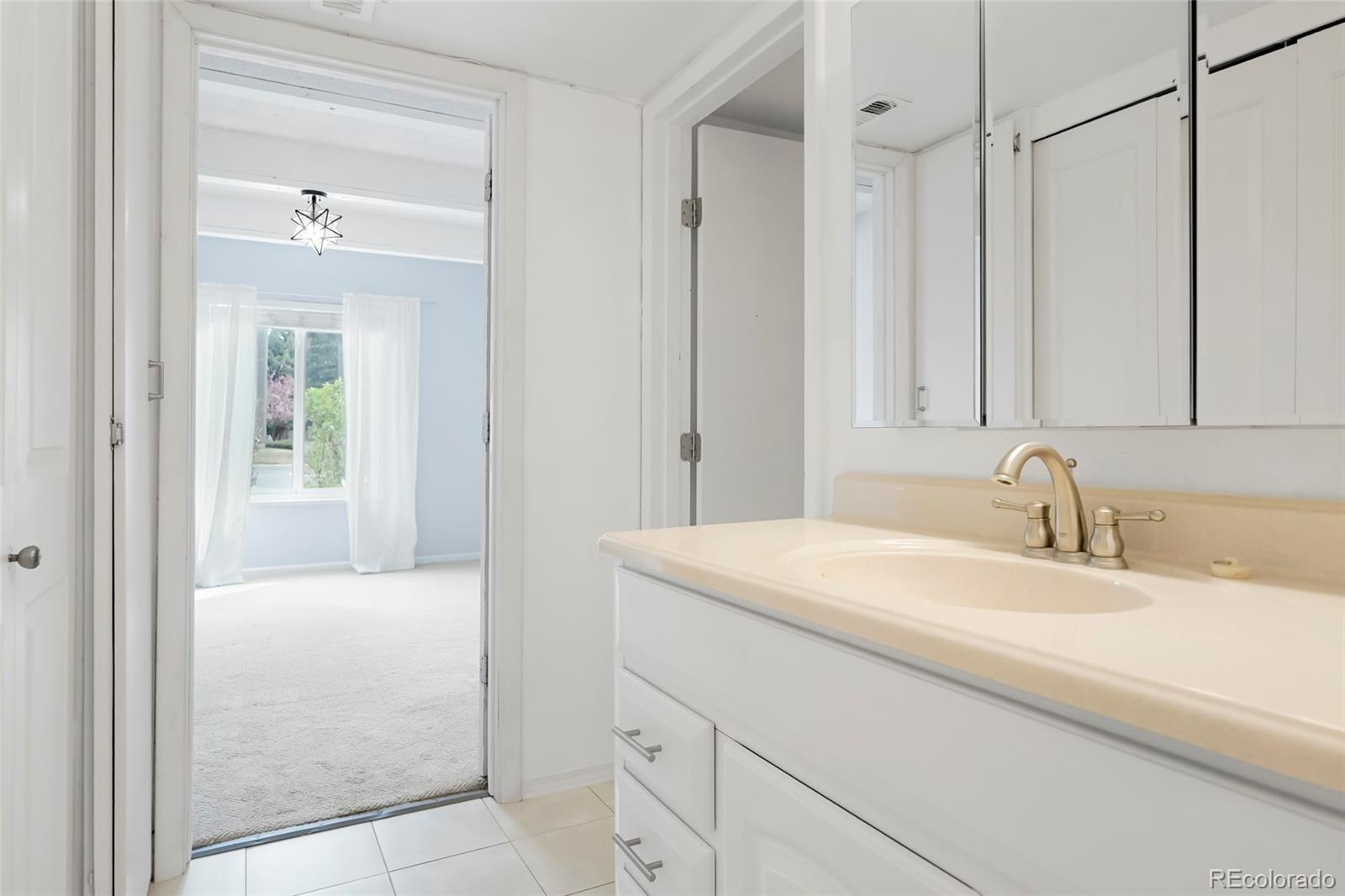 MLS Image #11 for 2525 s dayton way,denver, Colorado