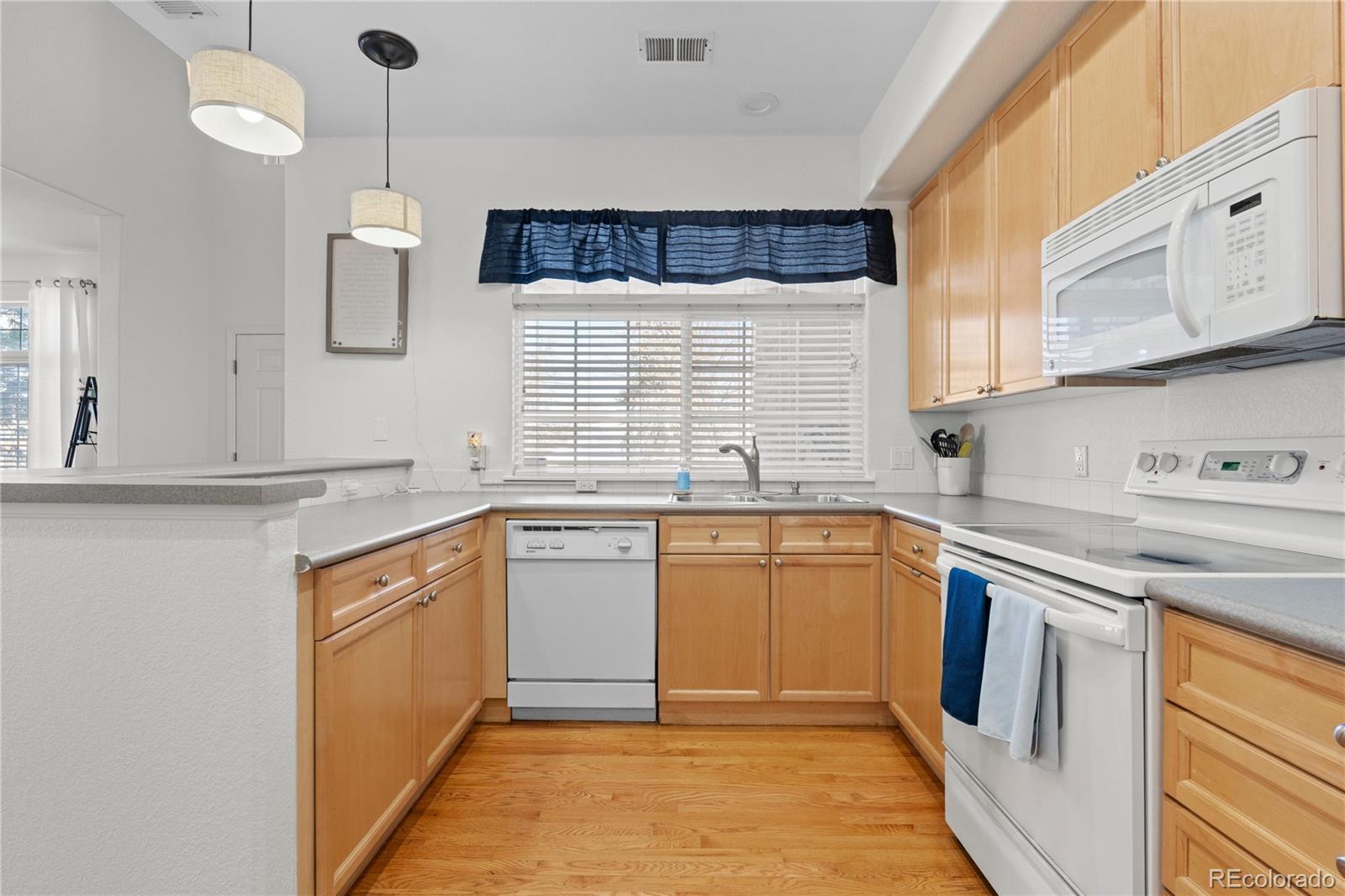MLS Image #11 for 4600 e louisiana avenue,denver, Colorado