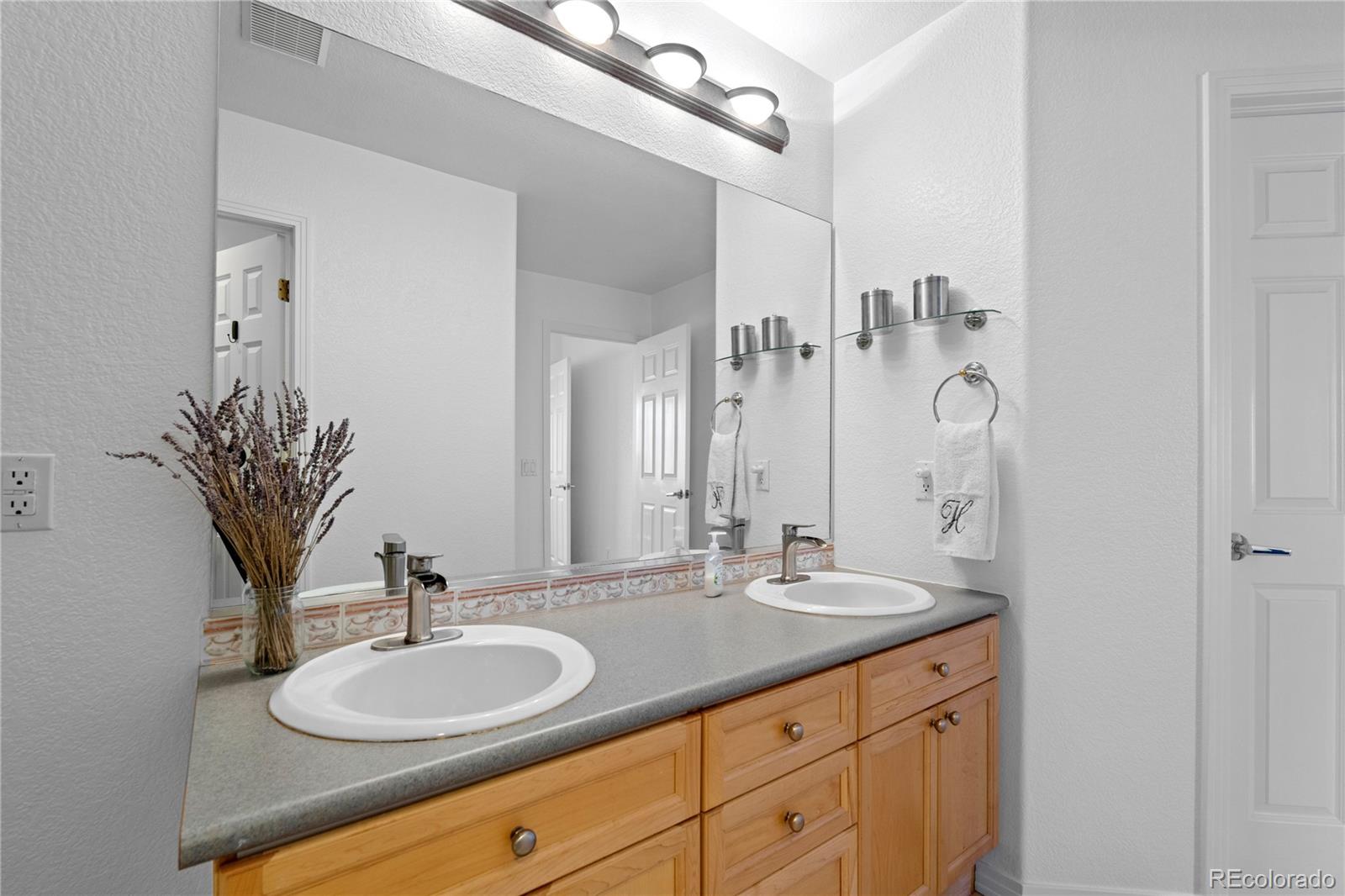 MLS Image #24 for 4600 e louisiana avenue,denver, Colorado