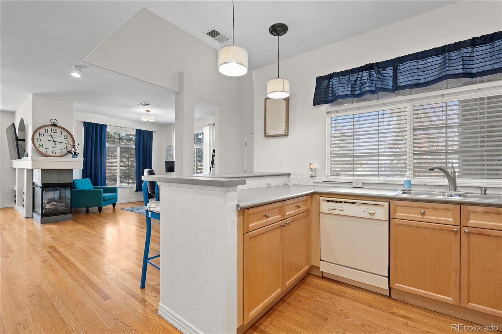 MLS Image #9 for 4600 e louisiana avenue,denver, Colorado