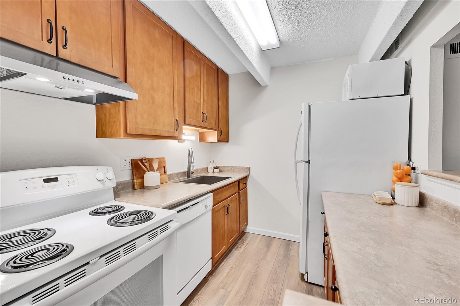 MLS Image #8 for 8060 e girard avenue,denver, Colorado