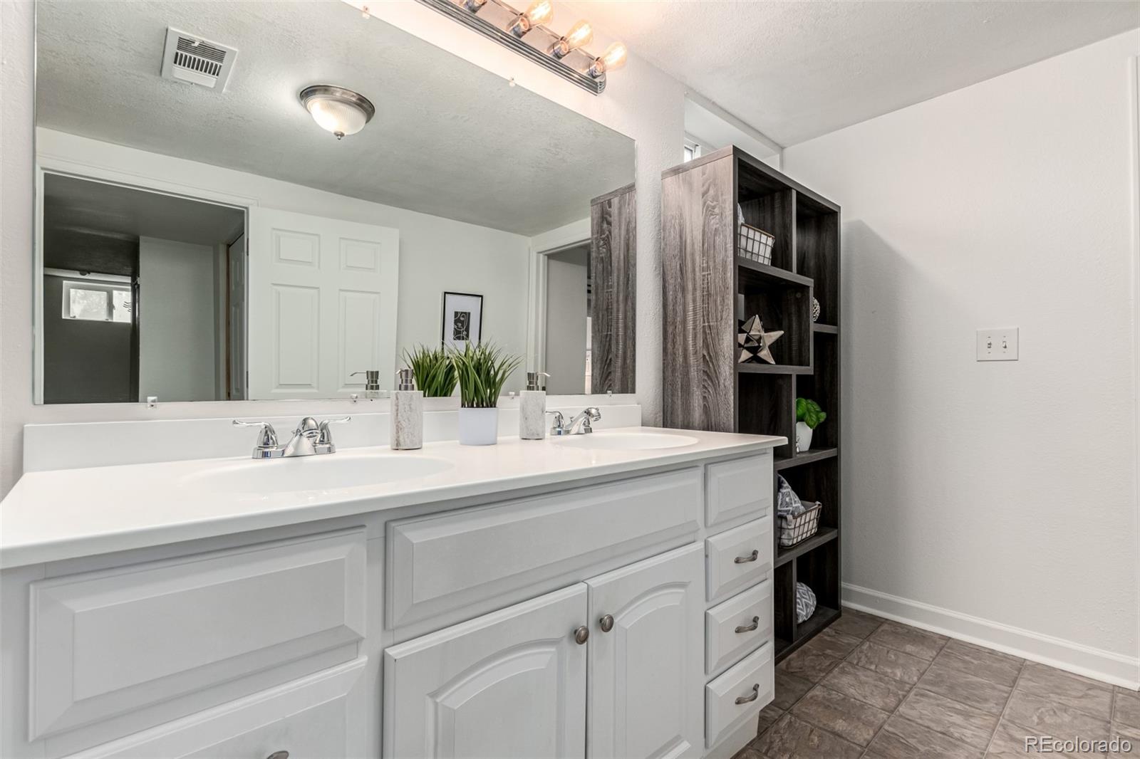 MLS Image #18 for 3110 w bear creek drive,englewood, Colorado