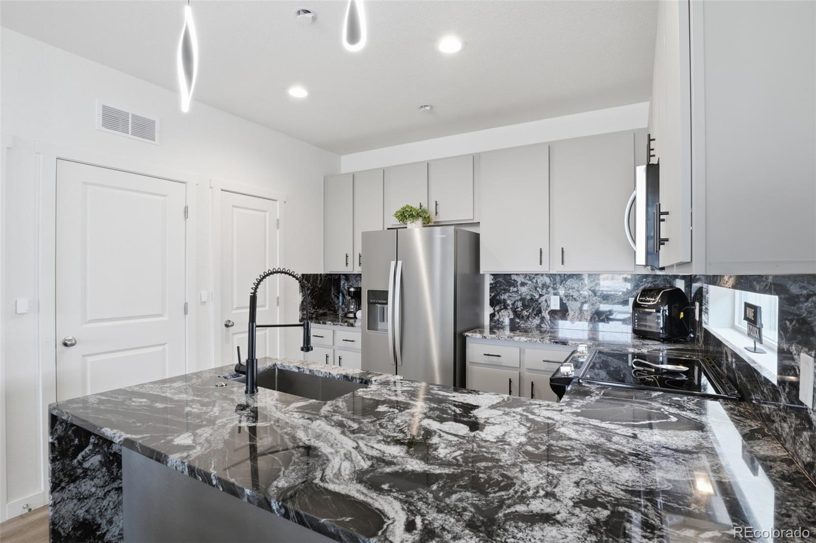 MLS Image #14 for 5025 n yampa street,denver, Colorado