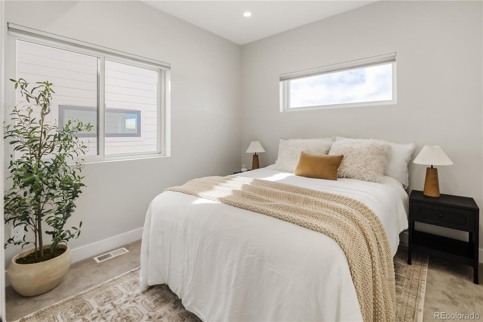 MLS Image #16 for 1467 n locust street,denver, Colorado