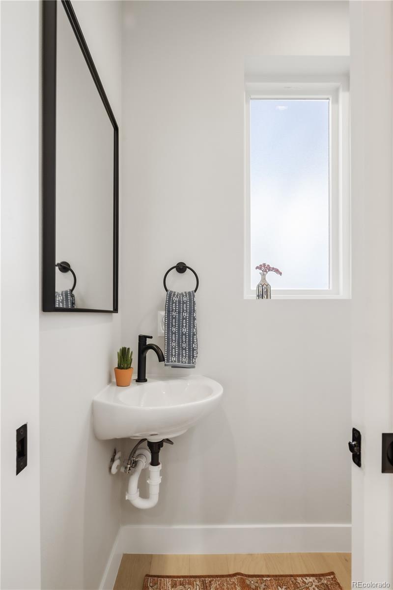 MLS Image #6 for 1467 n locust street,denver, Colorado