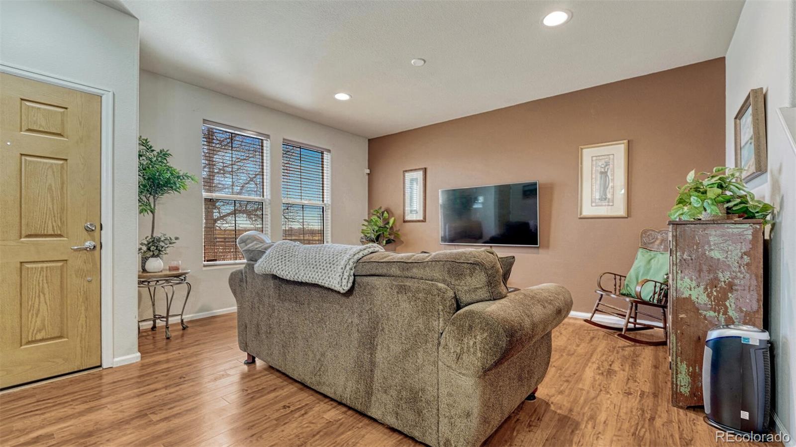 MLS Image #5 for 7620  sandy springs point,fountain, Colorado