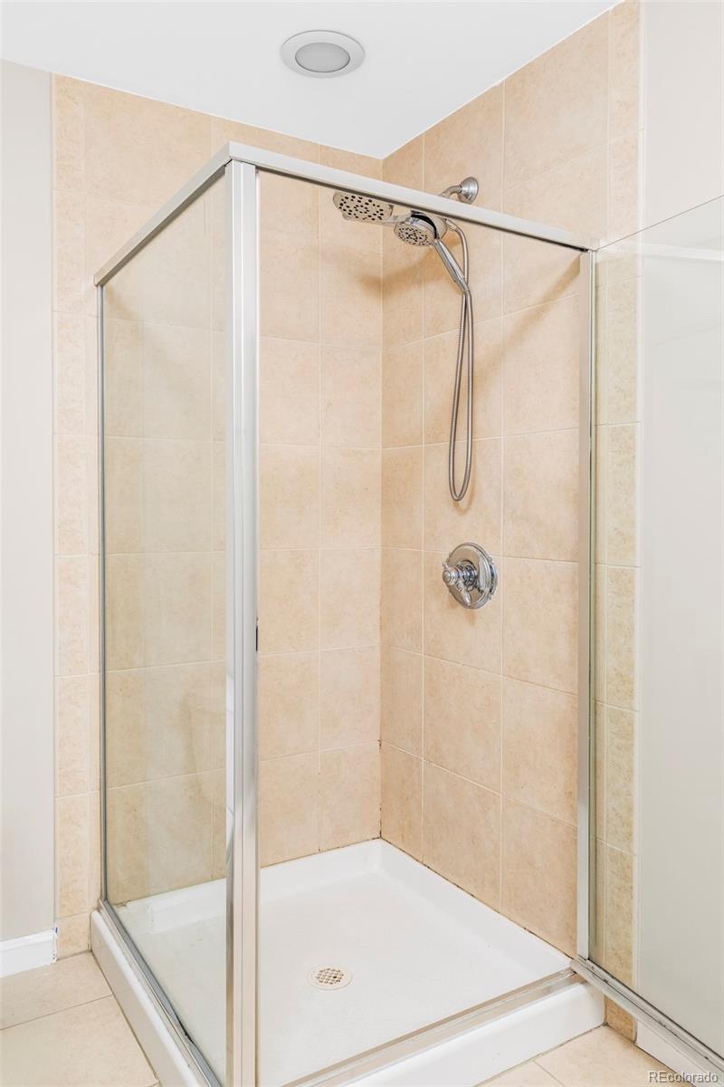 MLS Image #16 for 975 n lincoln street,denver, Colorado