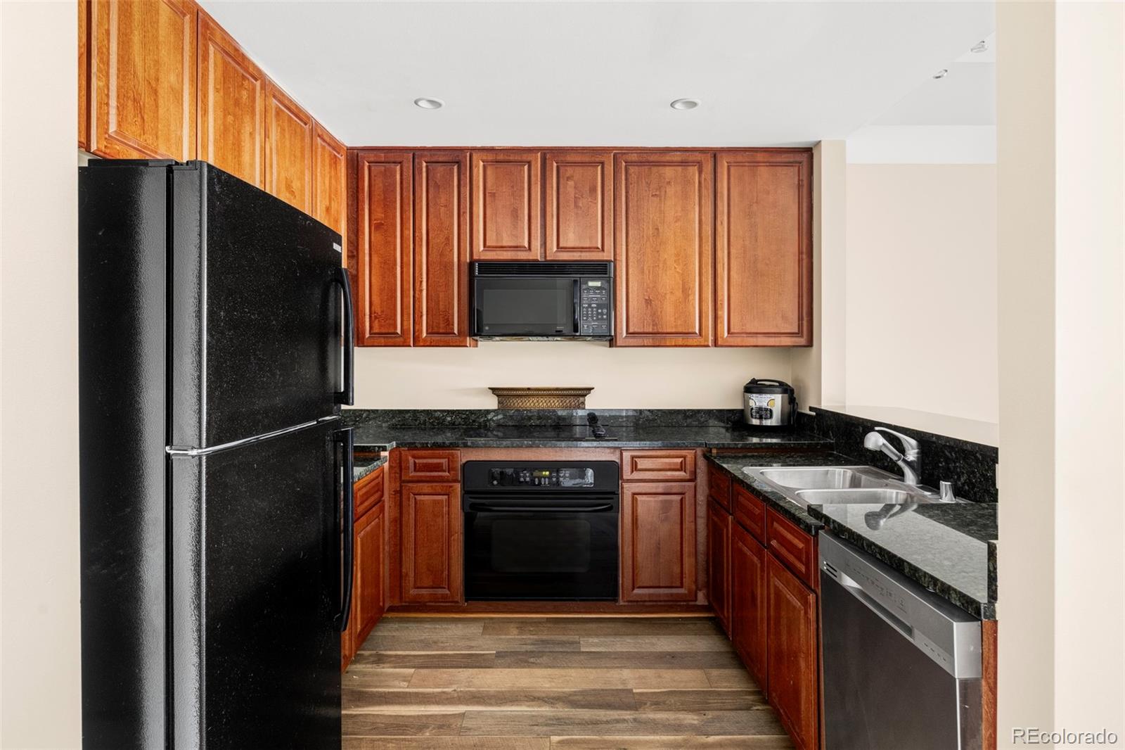 MLS Image #5 for 975 n lincoln street,denver, Colorado