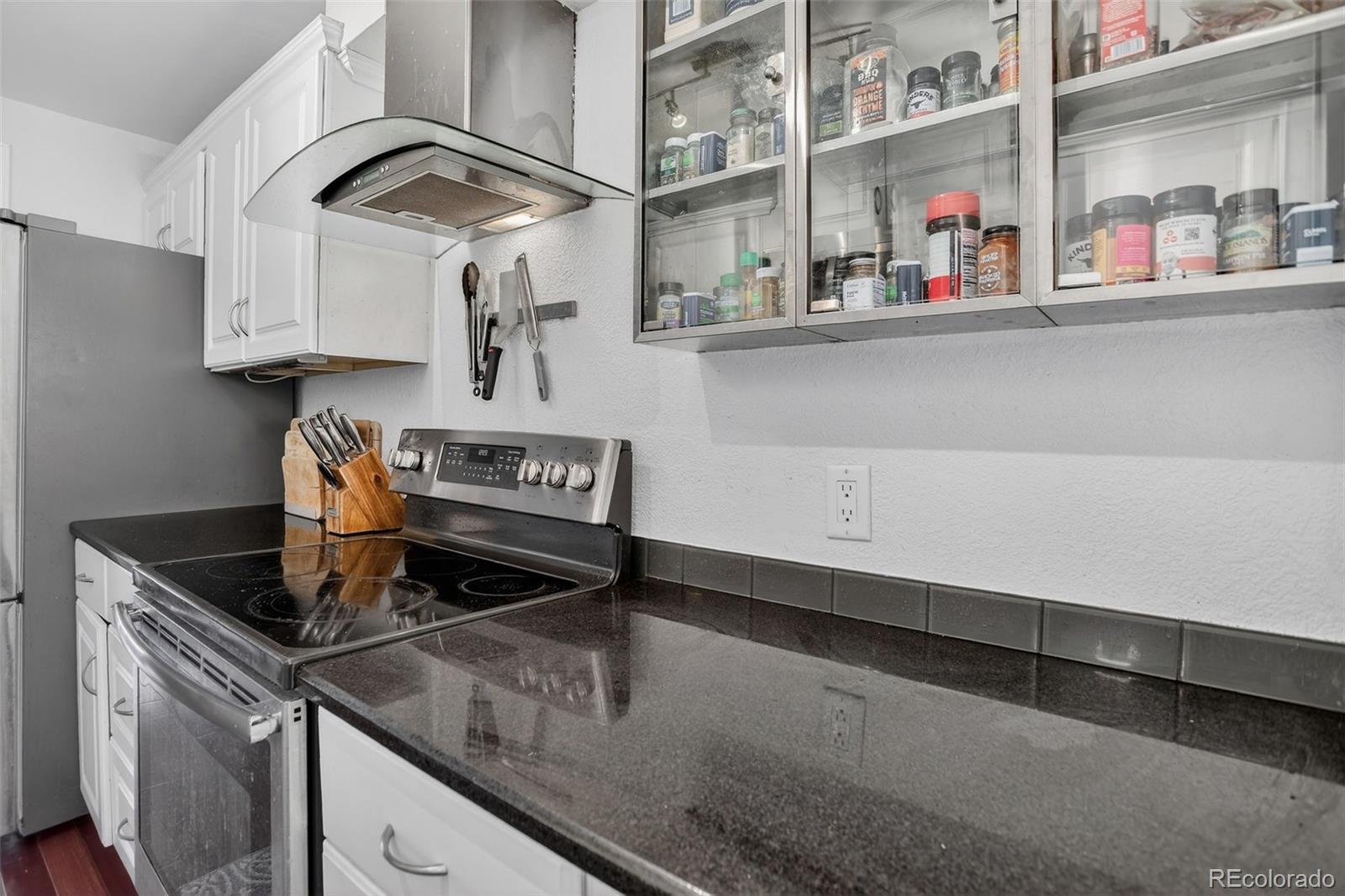 MLS Image #14 for 1313  steele street,denver, Colorado