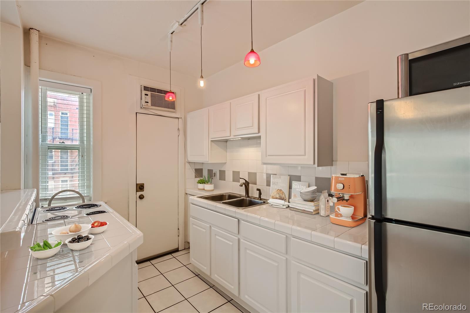 MLS Image #10 for 1376 n pearl street,denver, Colorado