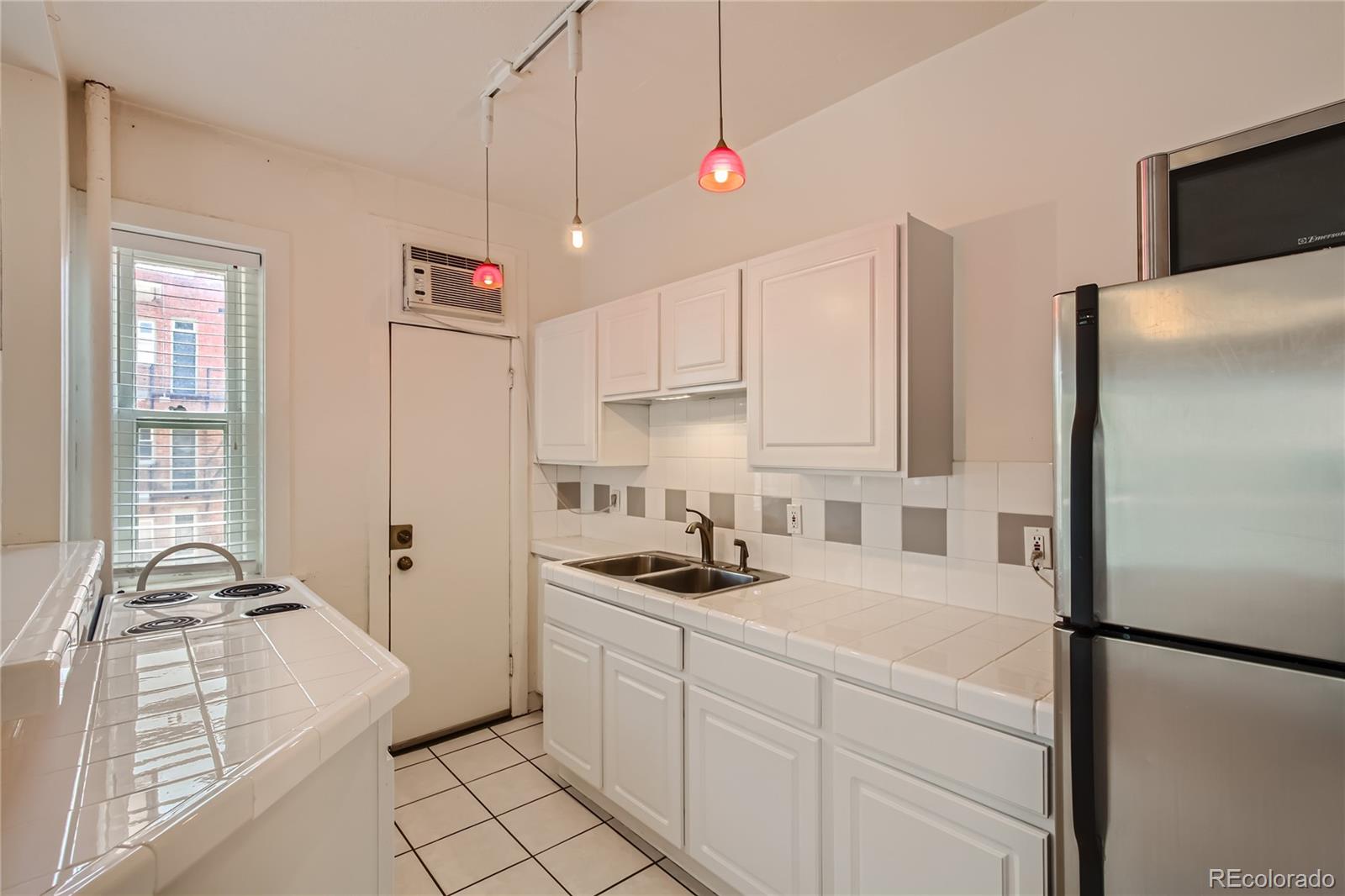 MLS Image #11 for 1376 n pearl street,denver, Colorado