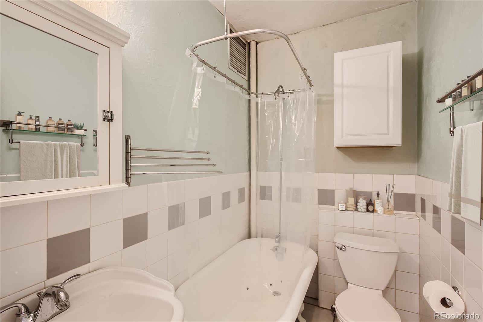 MLS Image #13 for 1376 n pearl street,denver, Colorado