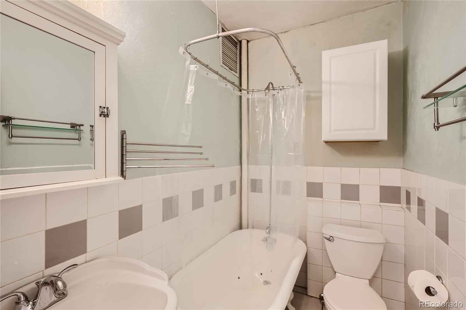 MLS Image #14 for 1376 n pearl street,denver, Colorado
