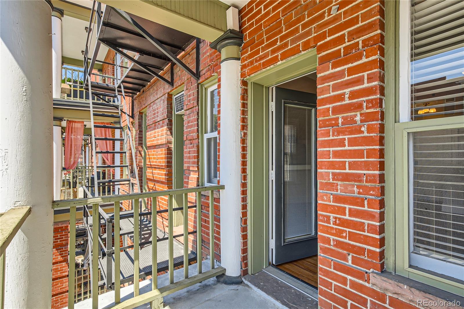 MLS Image #4 for 1376 n pearl street,denver, Colorado