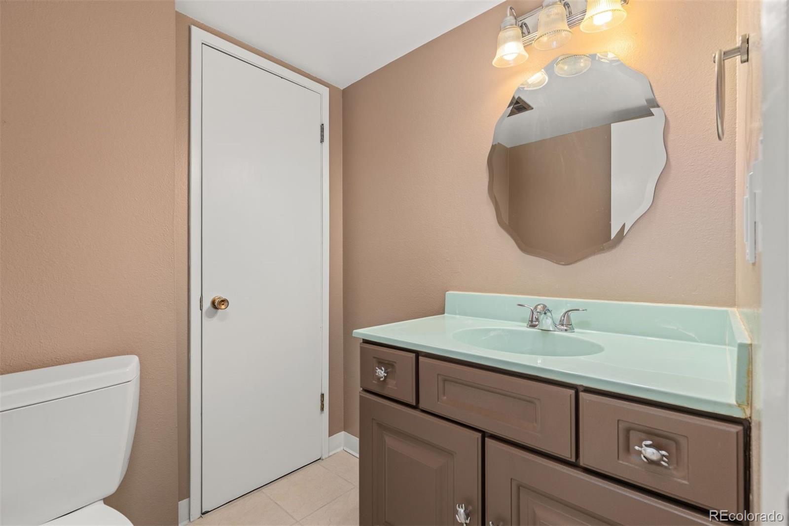 MLS Image #14 for 9051 e nassau avenue,denver, Colorado