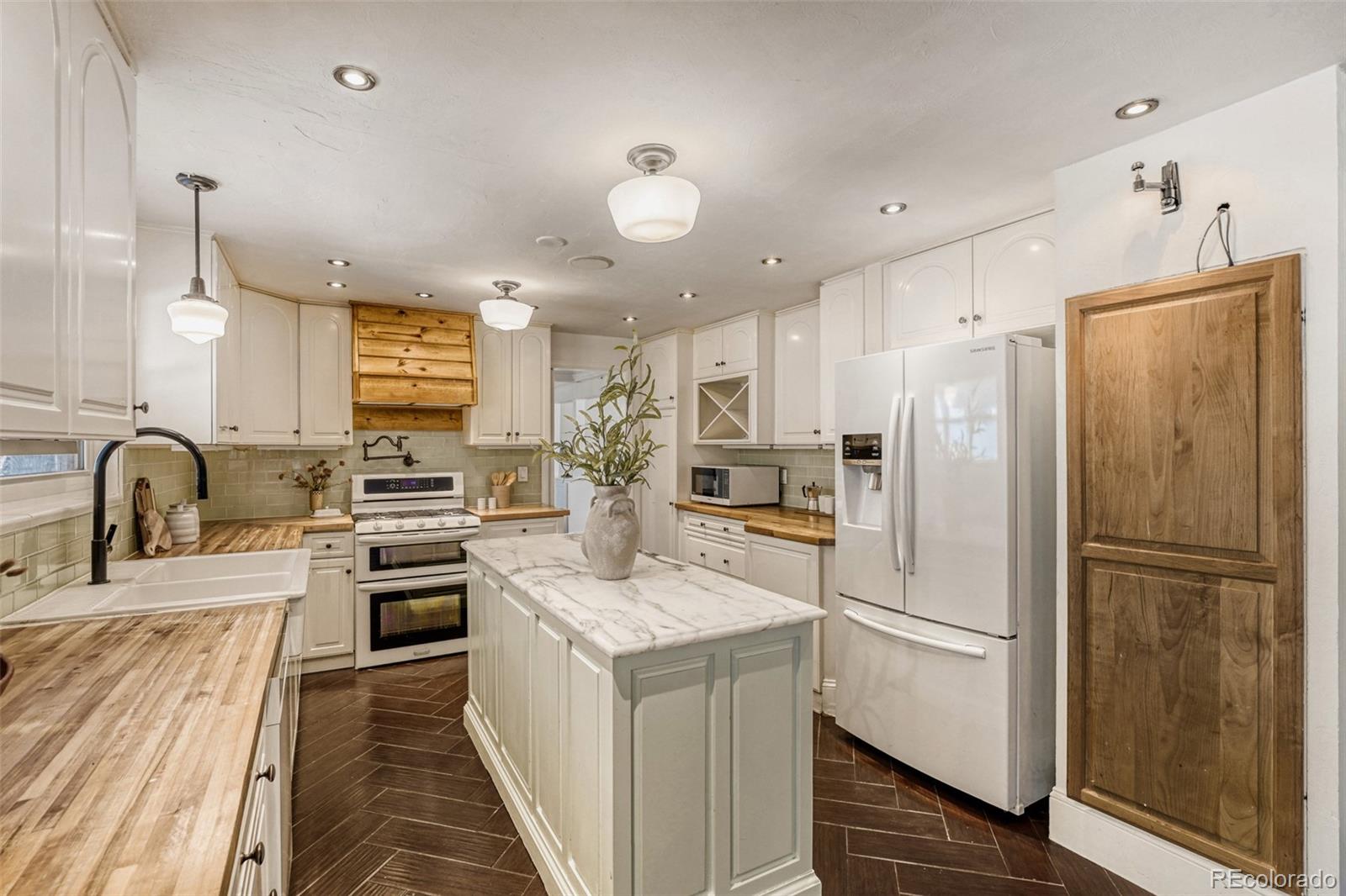 MLS Image #8 for 8709 e kenyon avenue,denver, Colorado