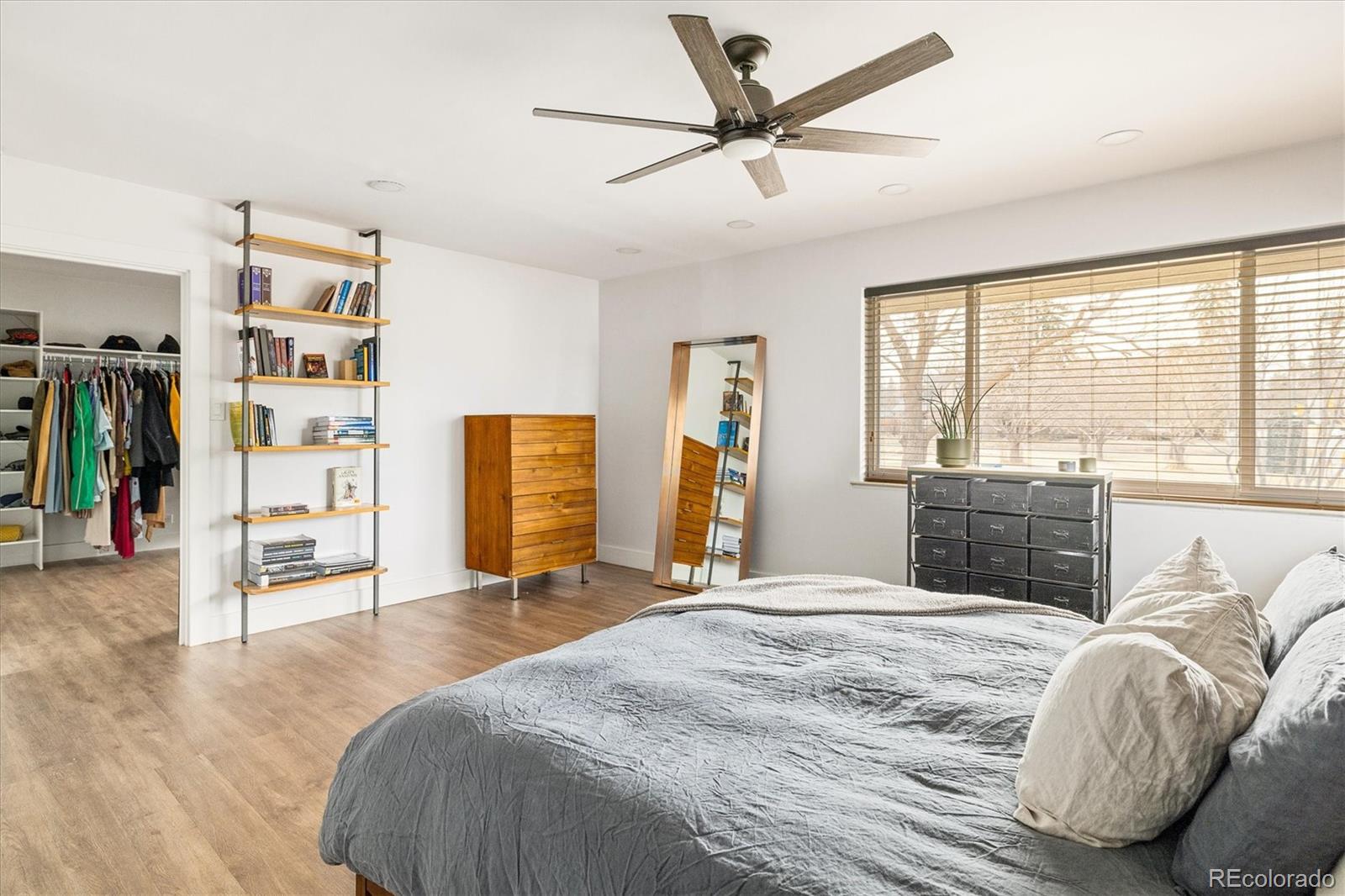 MLS Image #21 for 2250 n monaco parkway,denver, Colorado