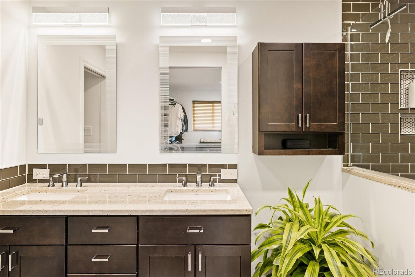 MLS Image #23 for 2250 n monaco parkway,denver, Colorado