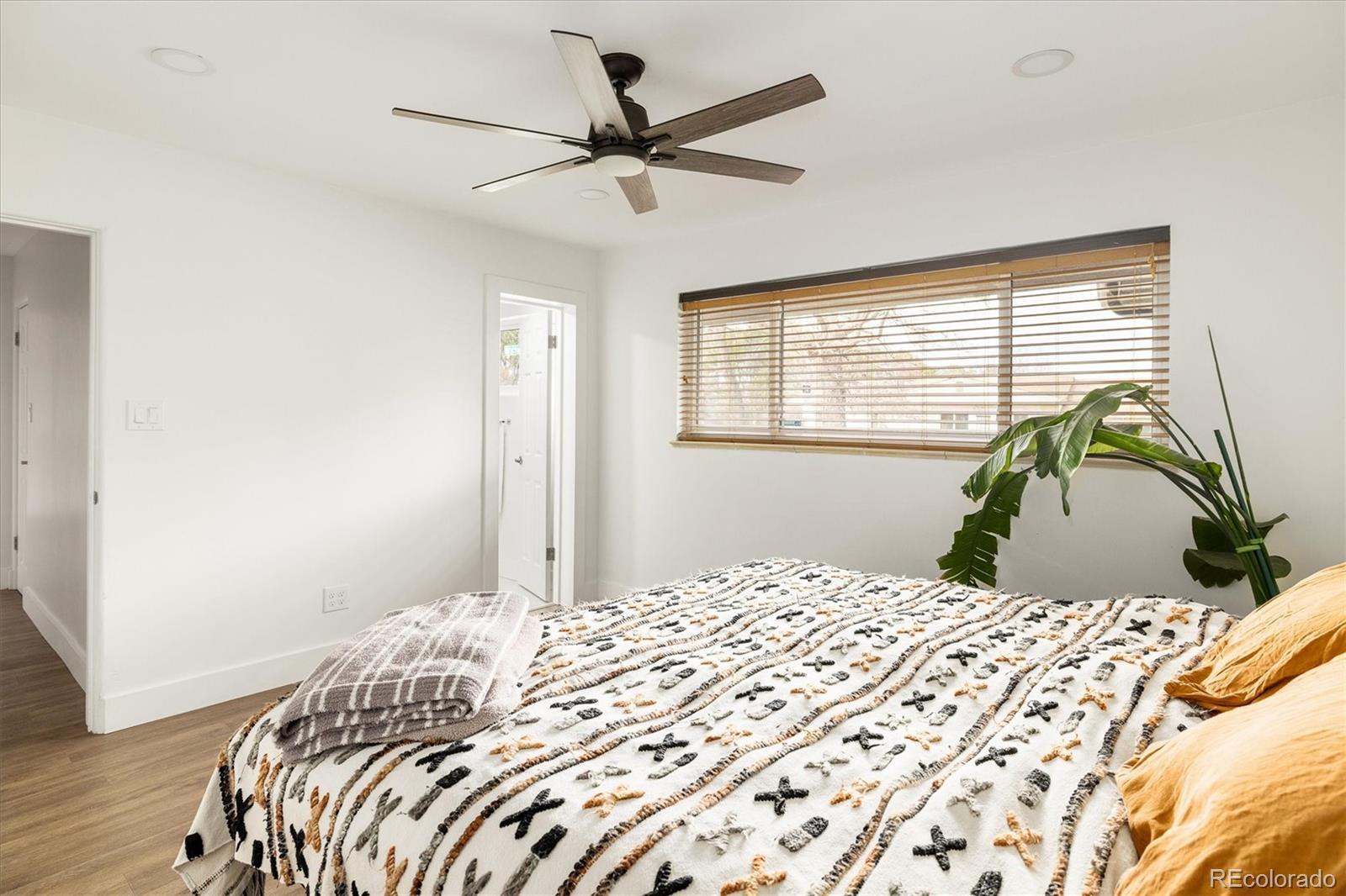 MLS Image #26 for 2250 n monaco parkway,denver, Colorado