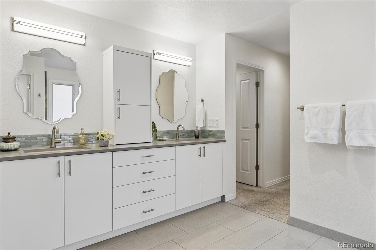 MLS Image #19 for 56 s monroe street,denver, Colorado