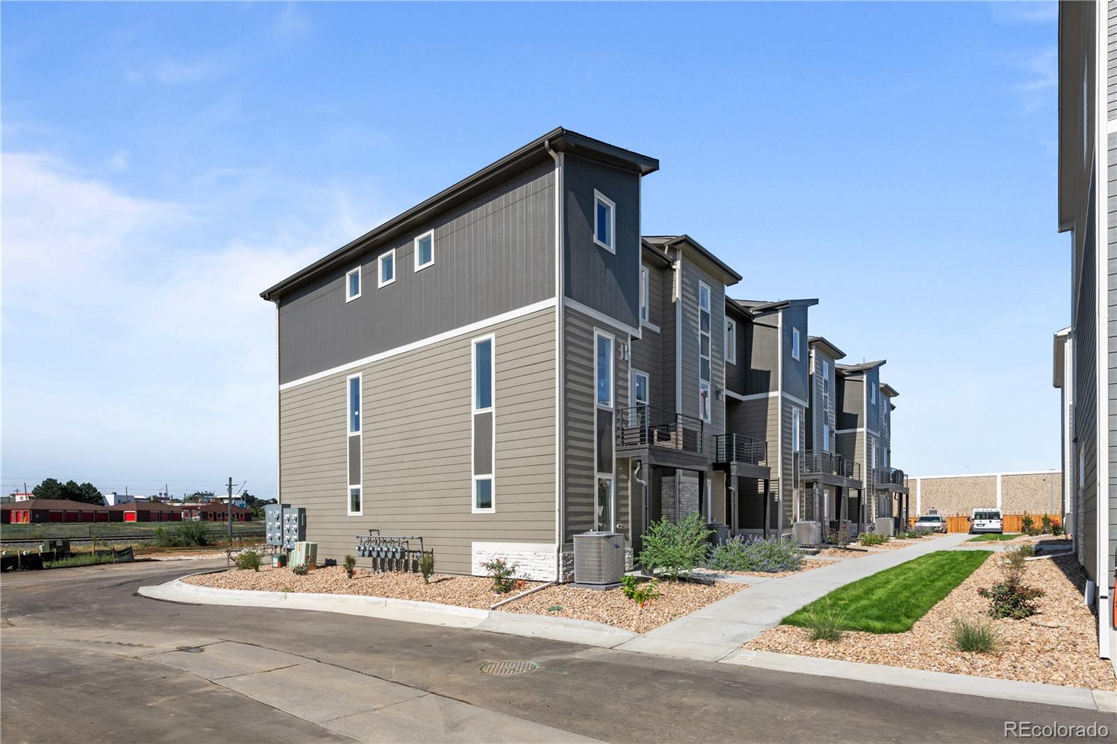 MLS Image #6 for 2720 w 68th avenue,denver, Colorado