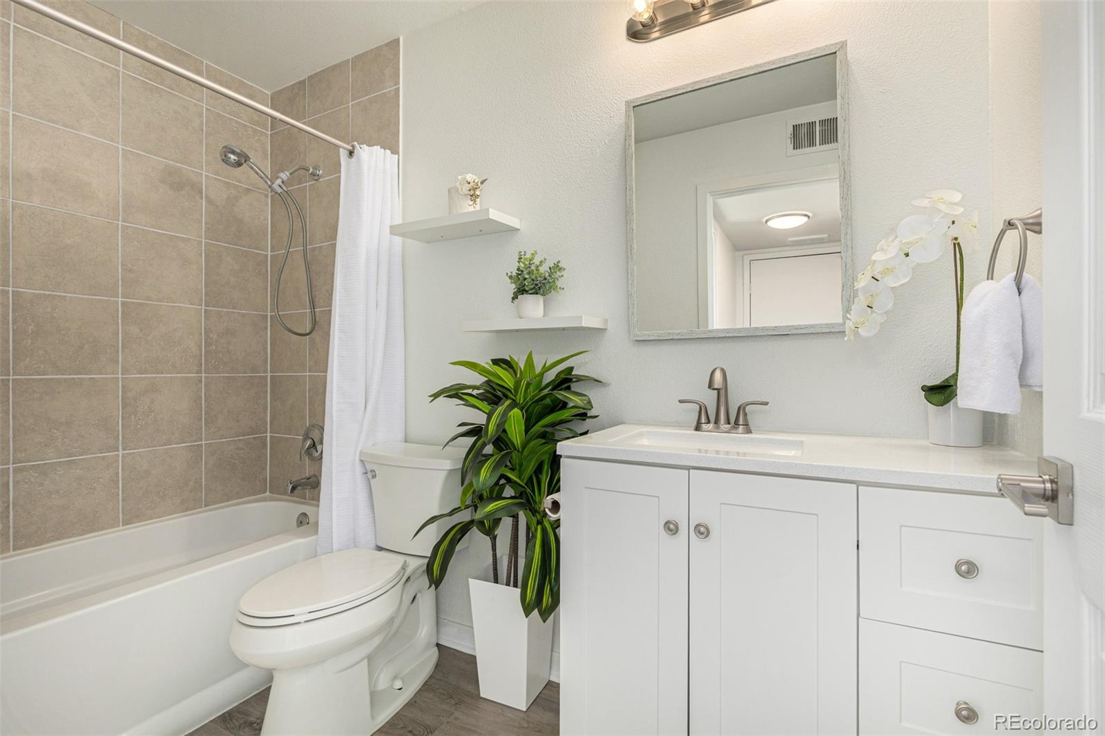 MLS Image #19 for 3550 s harlan street,denver, Colorado