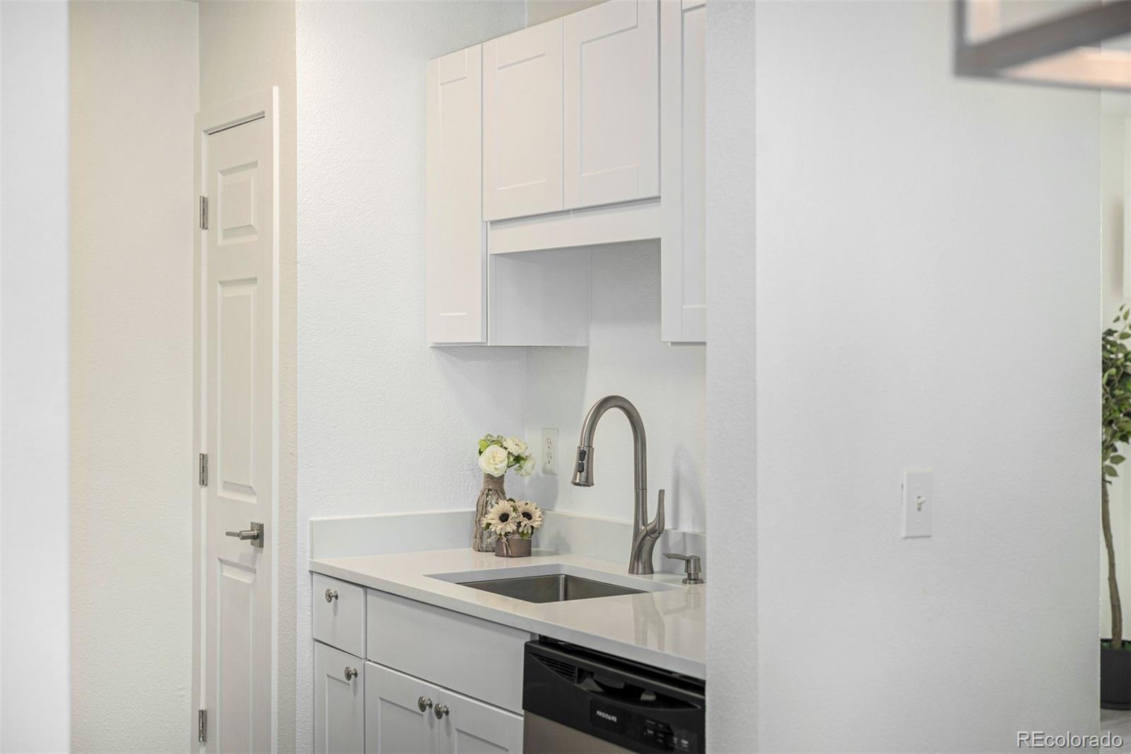MLS Image #4 for 3550 s harlan street,denver, Colorado