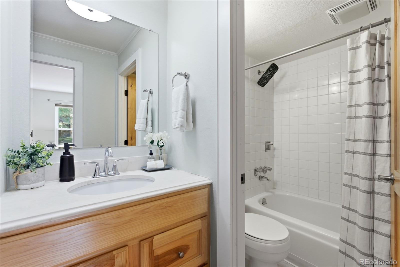 MLS Image #33 for 2  adams street 105,denver, Colorado