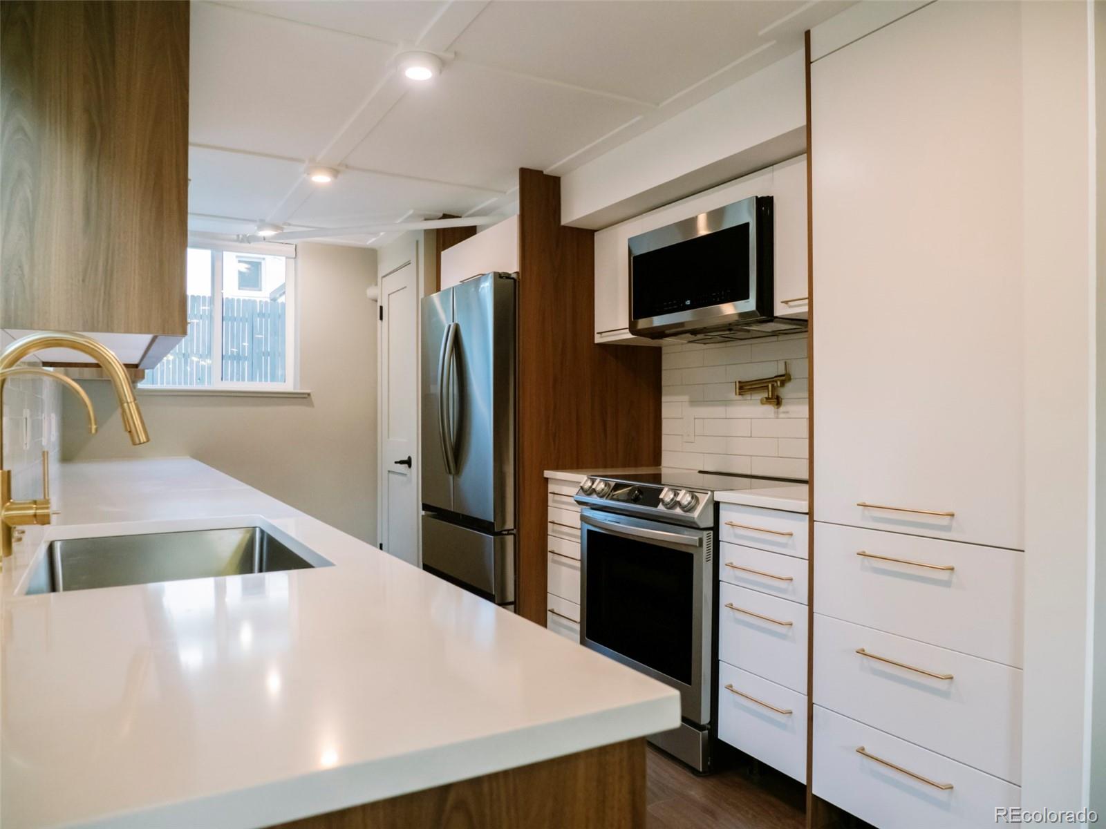 MLS Image #9 for 570  steele street,denver, Colorado