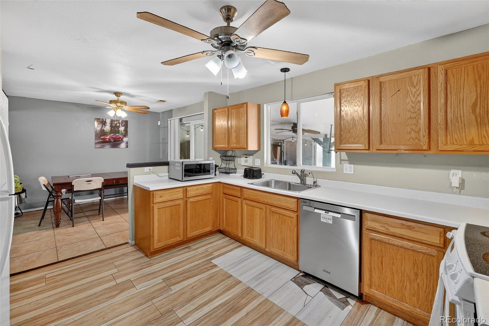 MLS Image #11 for 15852 e 48th place,denver, Colorado