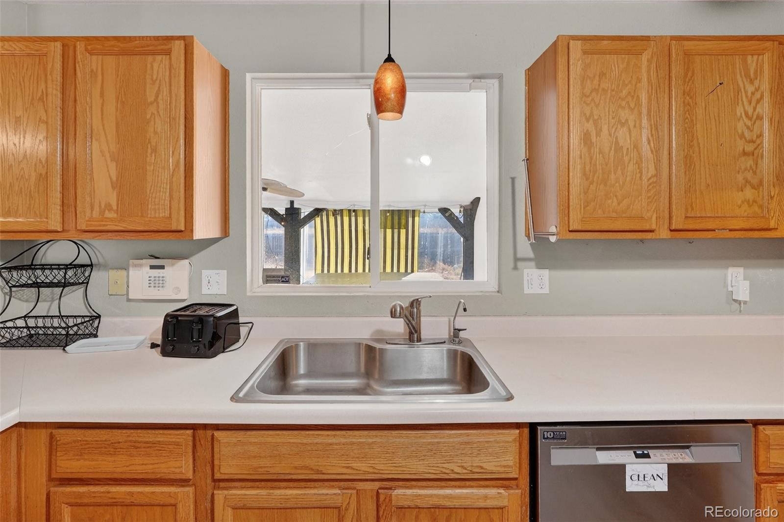 MLS Image #14 for 15852 e 48th place,denver, Colorado