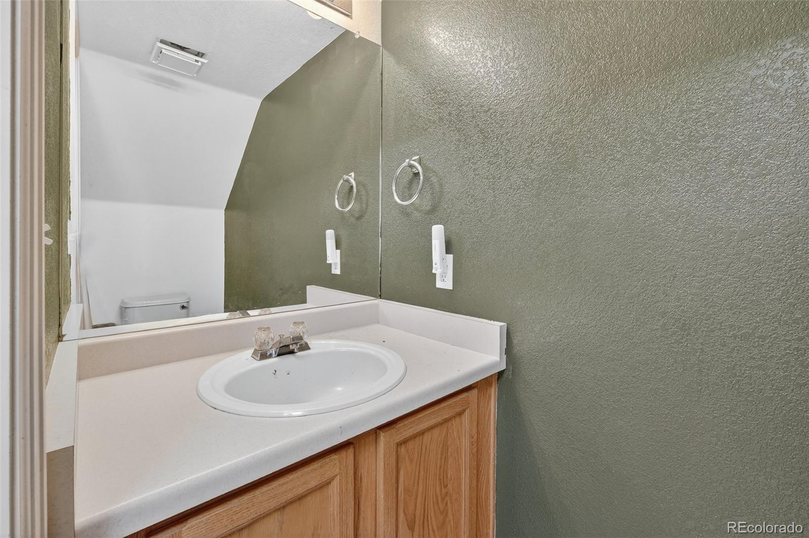 MLS Image #22 for 15852 e 48th place,denver, Colorado