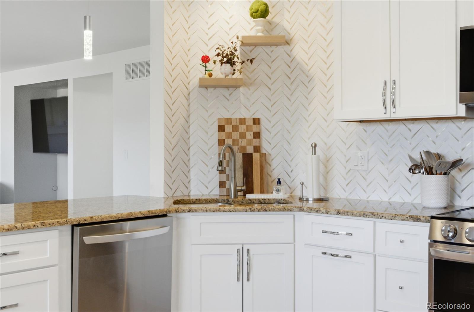 MLS Image #11 for 16453 e prentice avenue,centennial, Colorado