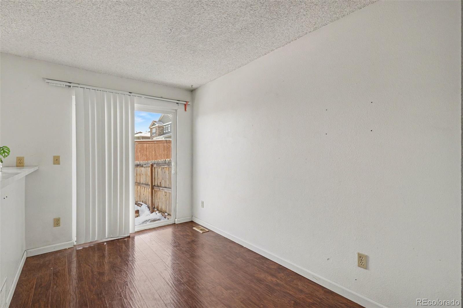MLS Image #5 for 1110 s waco street e,aurora, Colorado