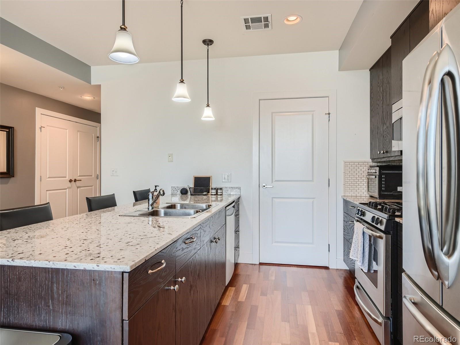 MLS Image #7 for 2001  lincoln street 1412,denver, Colorado