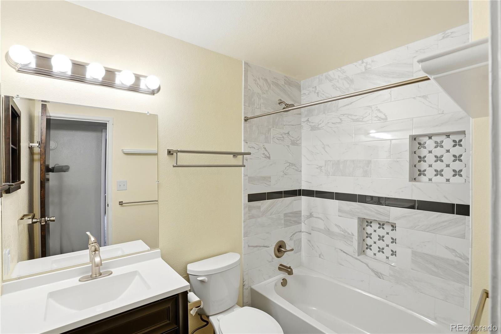 MLS Image #14 for 4400 s quebec street,denver, Colorado