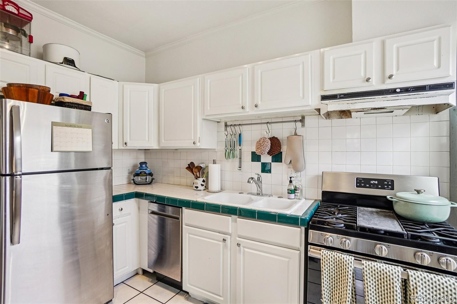 MLS Image #6 for 425 e ellsworth avenue ,denver, Colorado