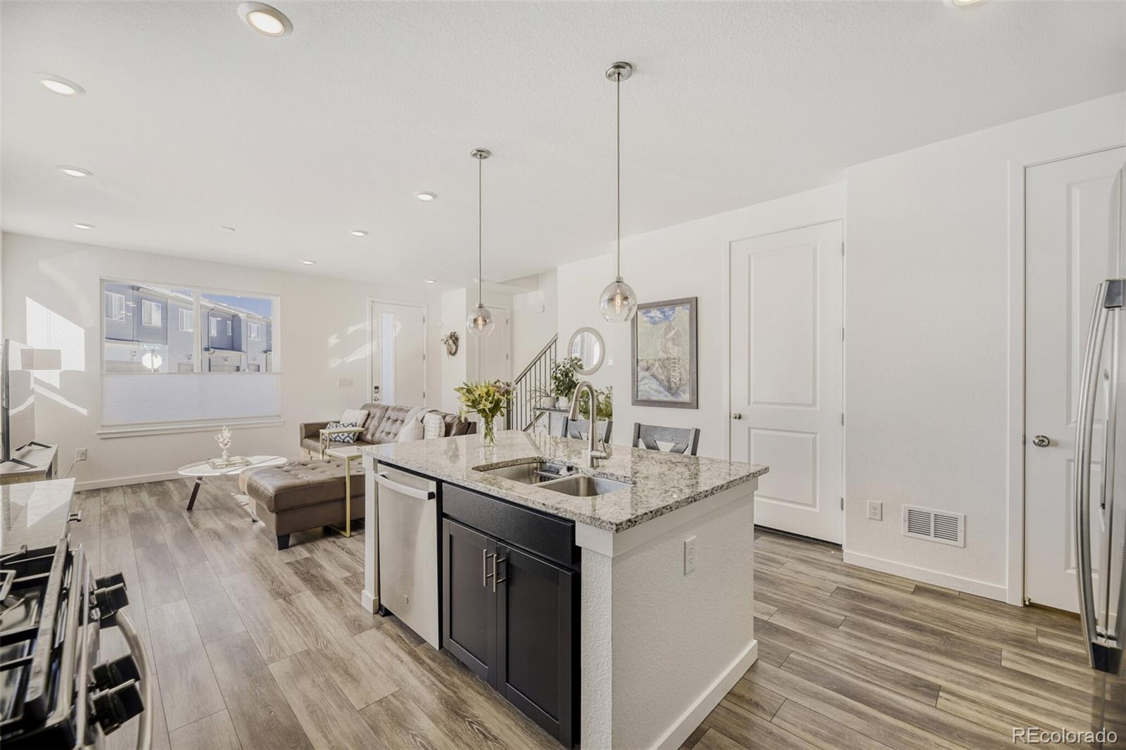 MLS Image #5 for 2089 s vance way,denver, Colorado