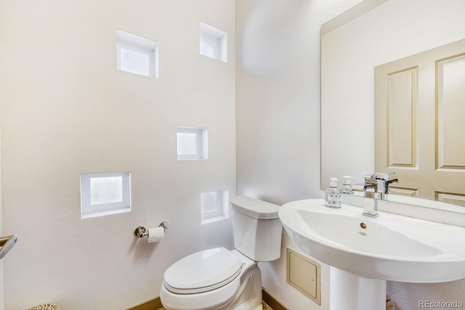 MLS Image #18 for 2200  tremont place,denver, Colorado